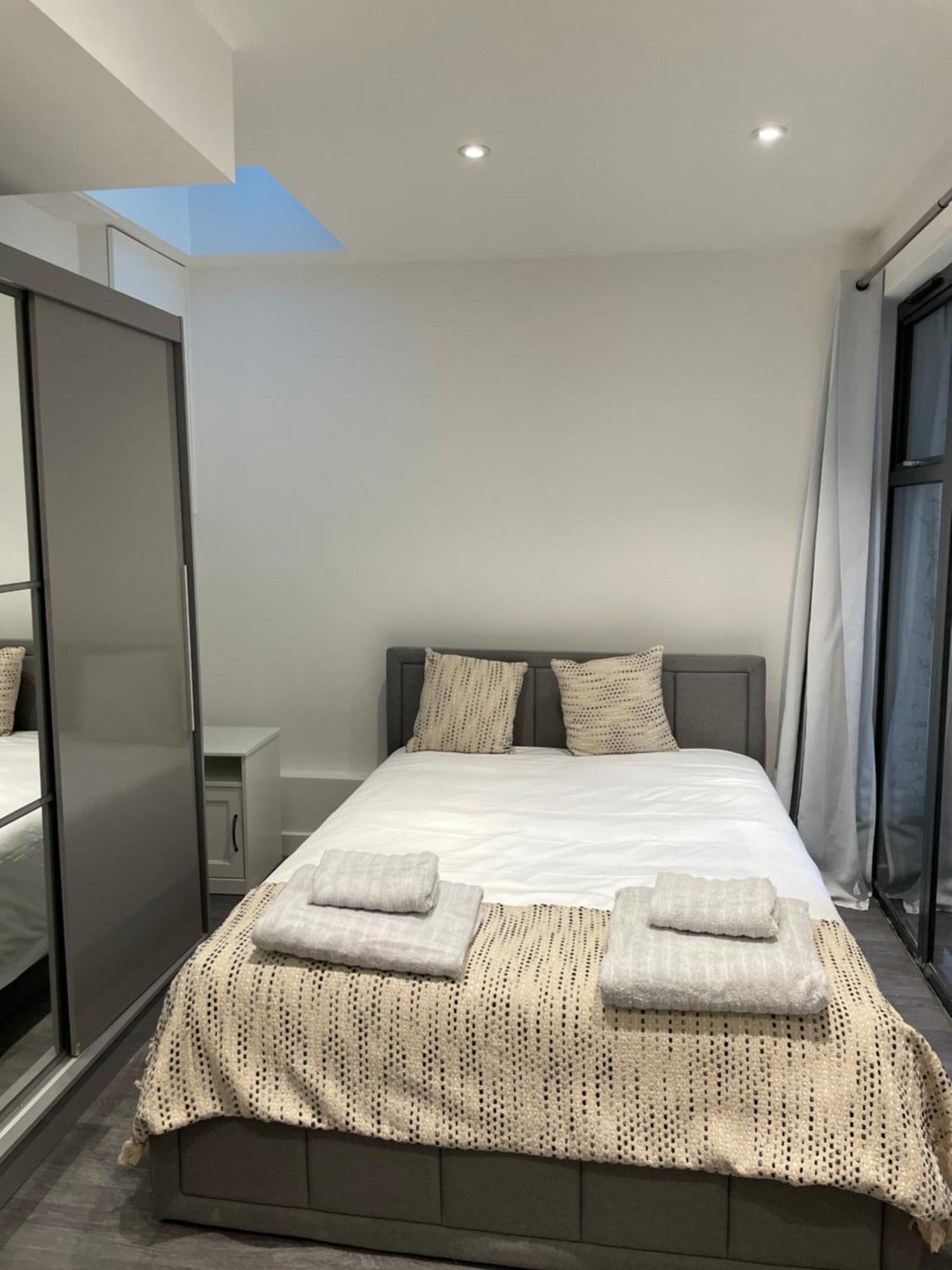 4 Islington Park Street Villa London Bagian luar foto